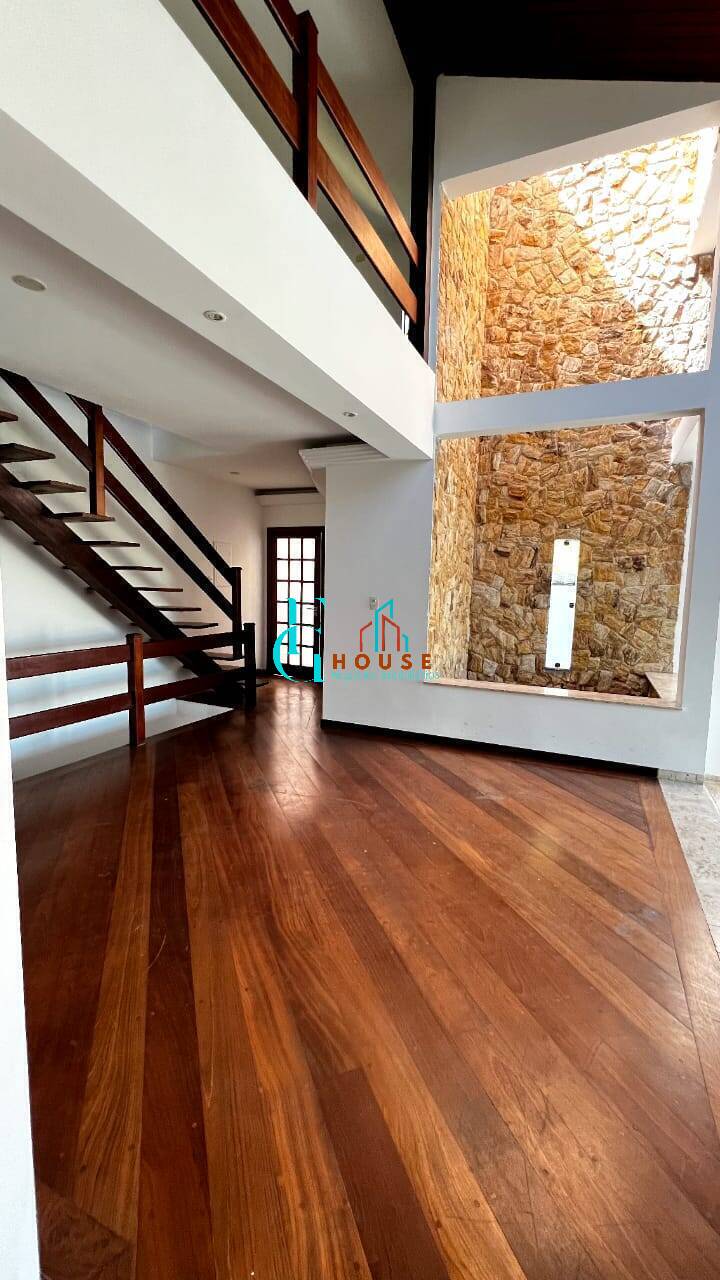 Casa à venda com 4 quartos, 286m² - Foto 2
